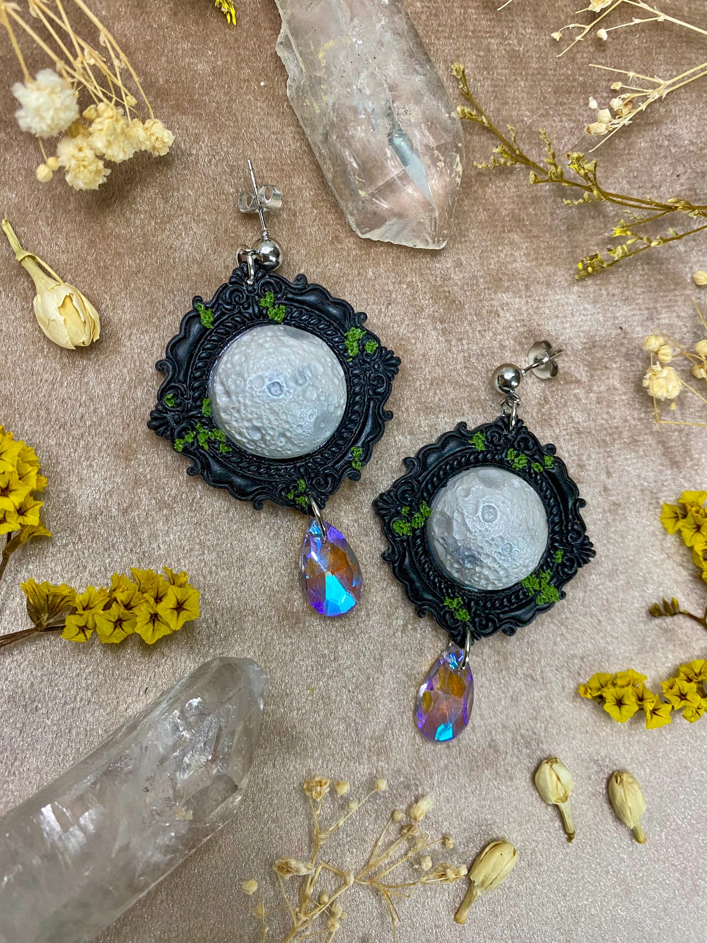 Black Vintage Moon Frame Earrings