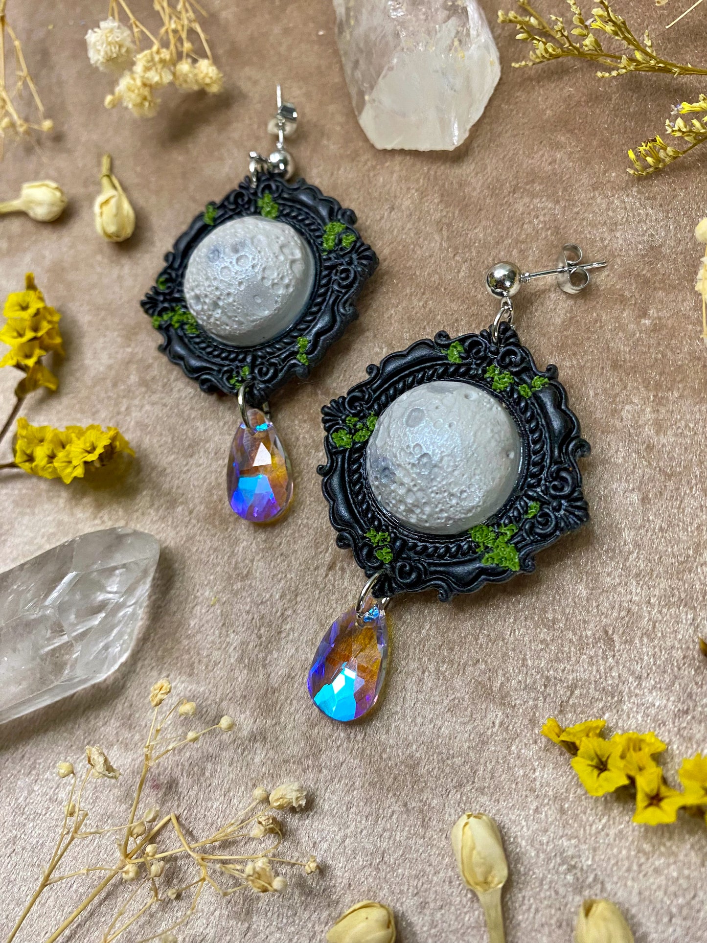 Black Vintage Moon Frame Earrings