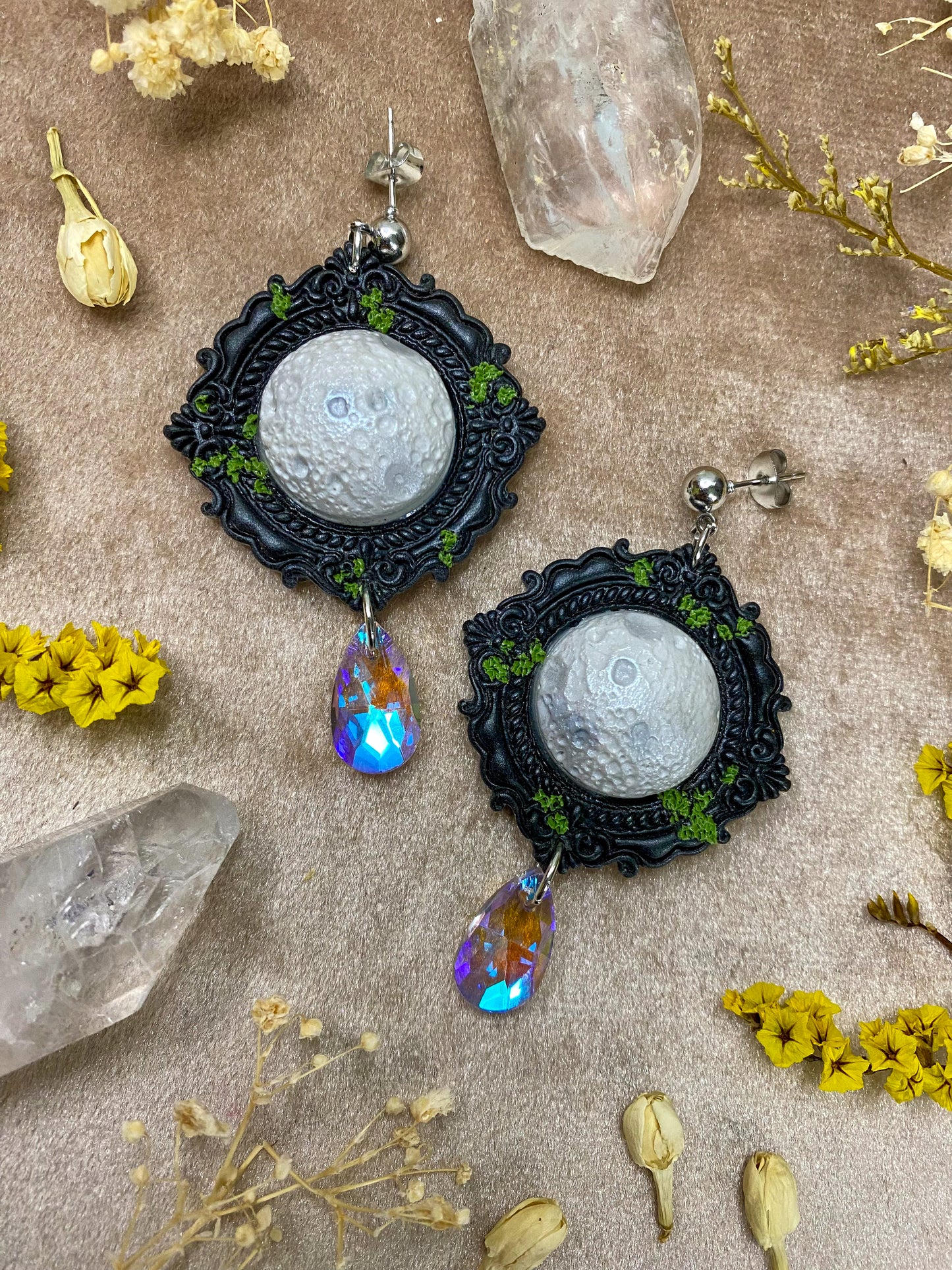 Black Vintage Moon Frame Earrings