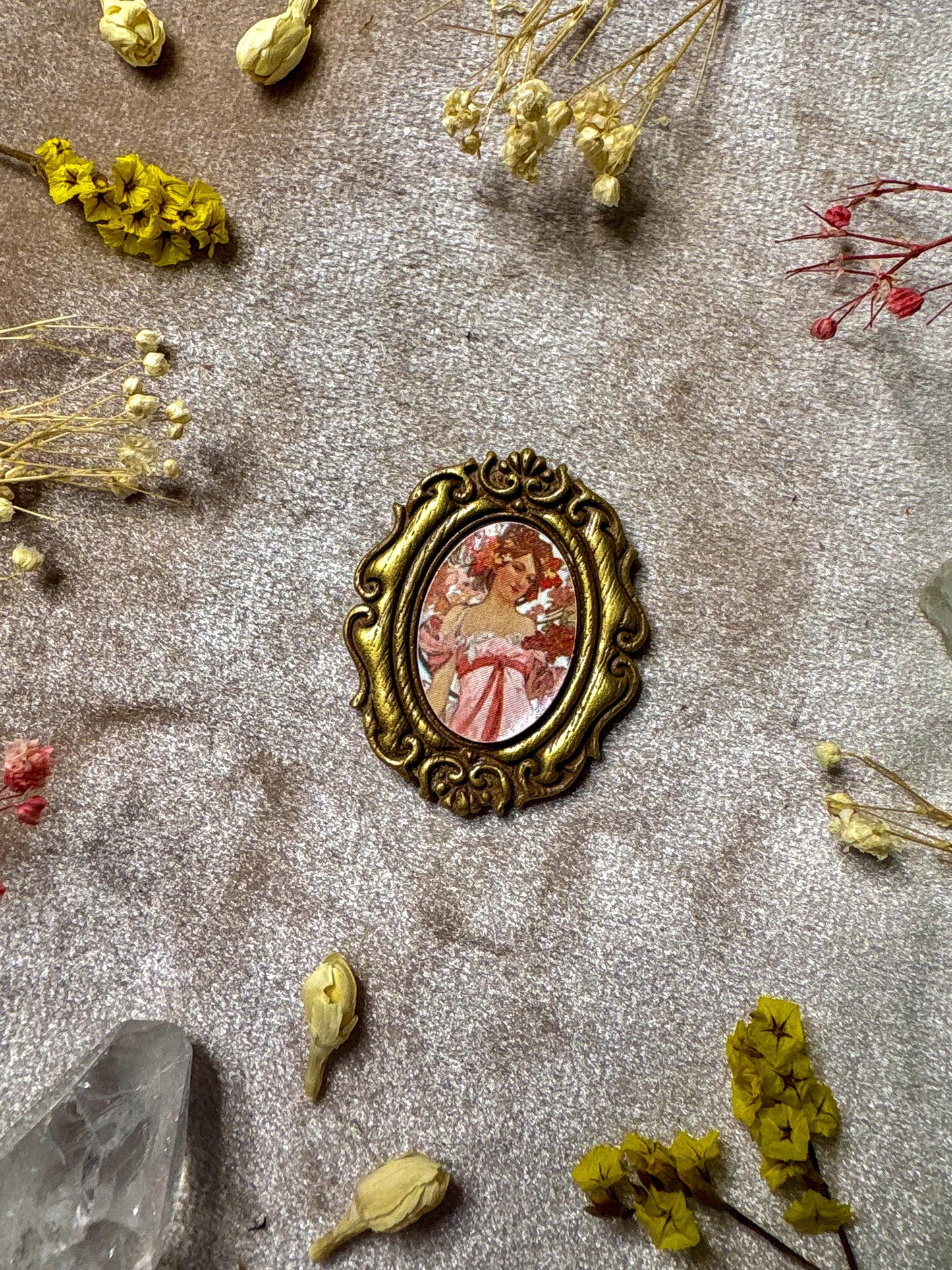 Moet Chandon White Star Art Pin