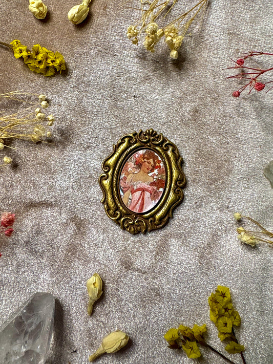Moet Chandon White Star Art Pin