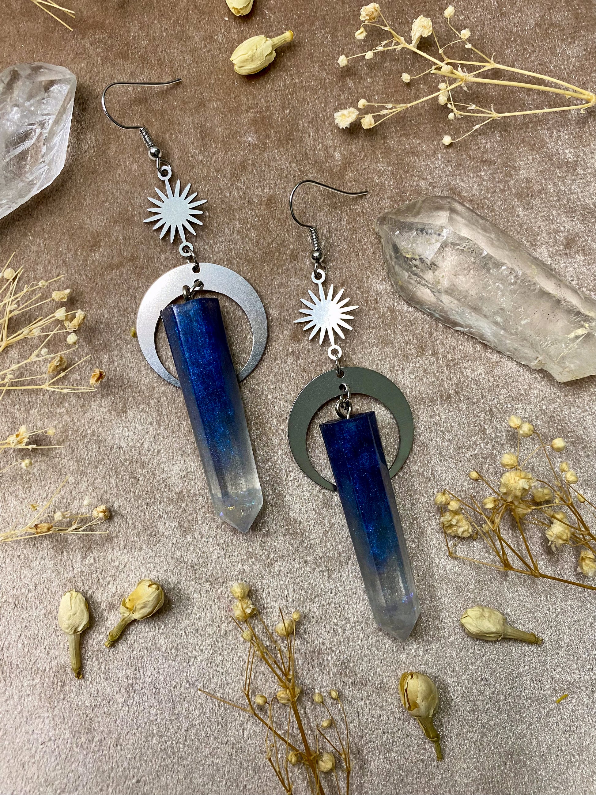 resin lapis lazuli blue crystal dangle earrings