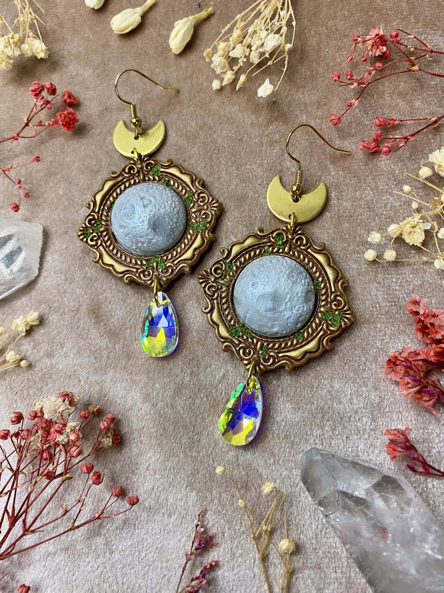 Gold Vintage Moon Frame Earrings