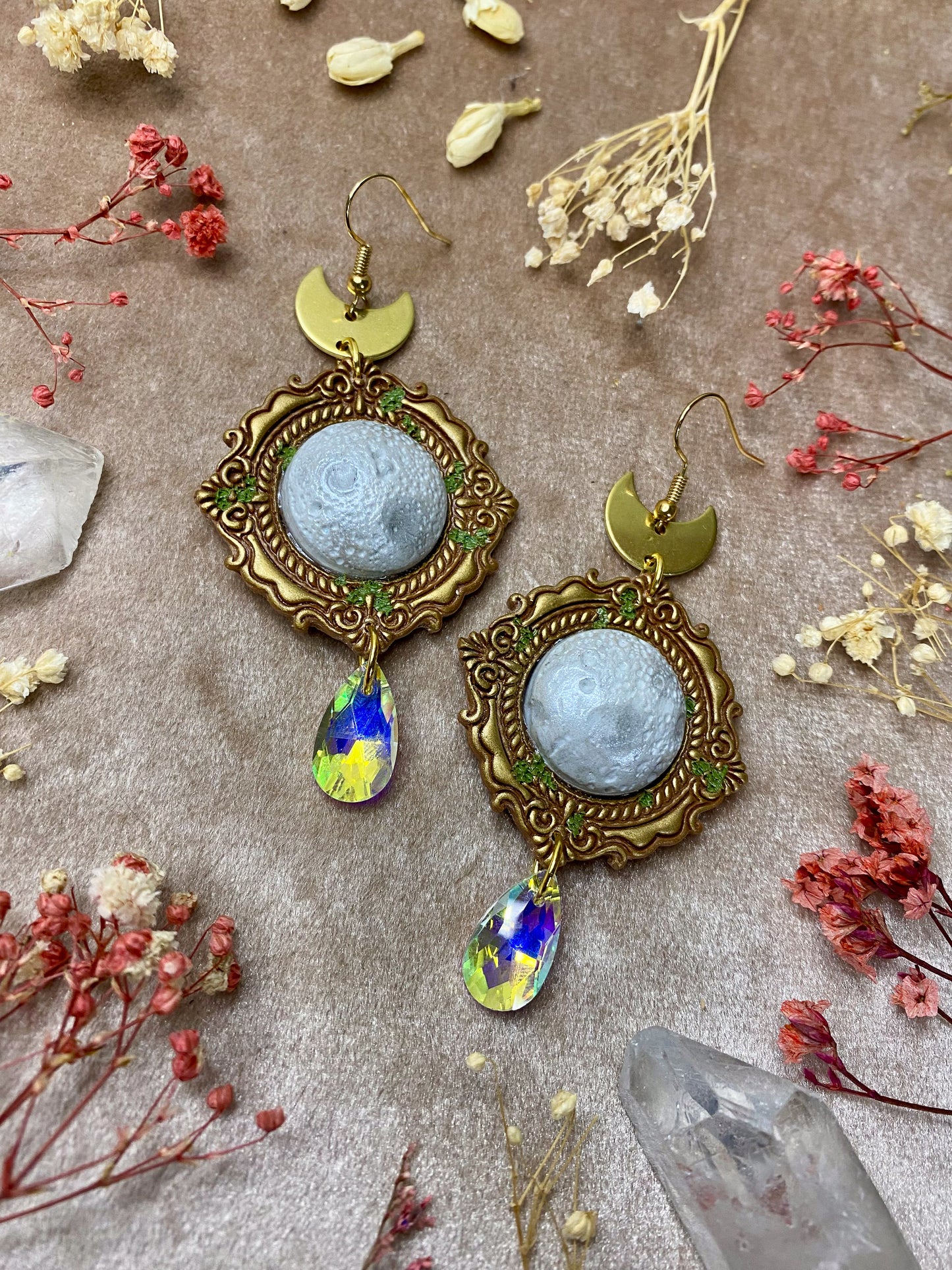 Gold Vintage Moon Frame Earrings