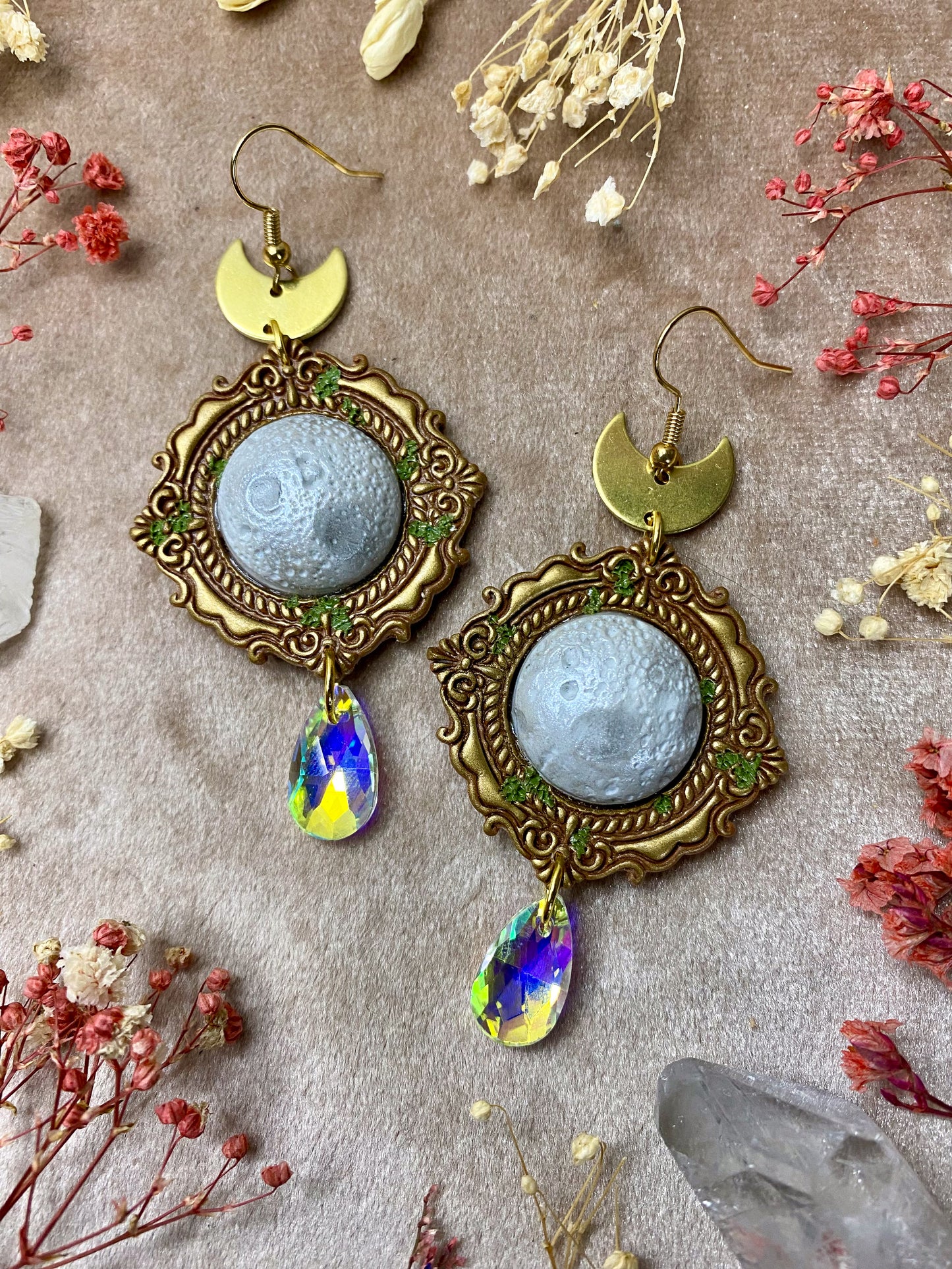 Gold Vintage Moon Frame Earrings