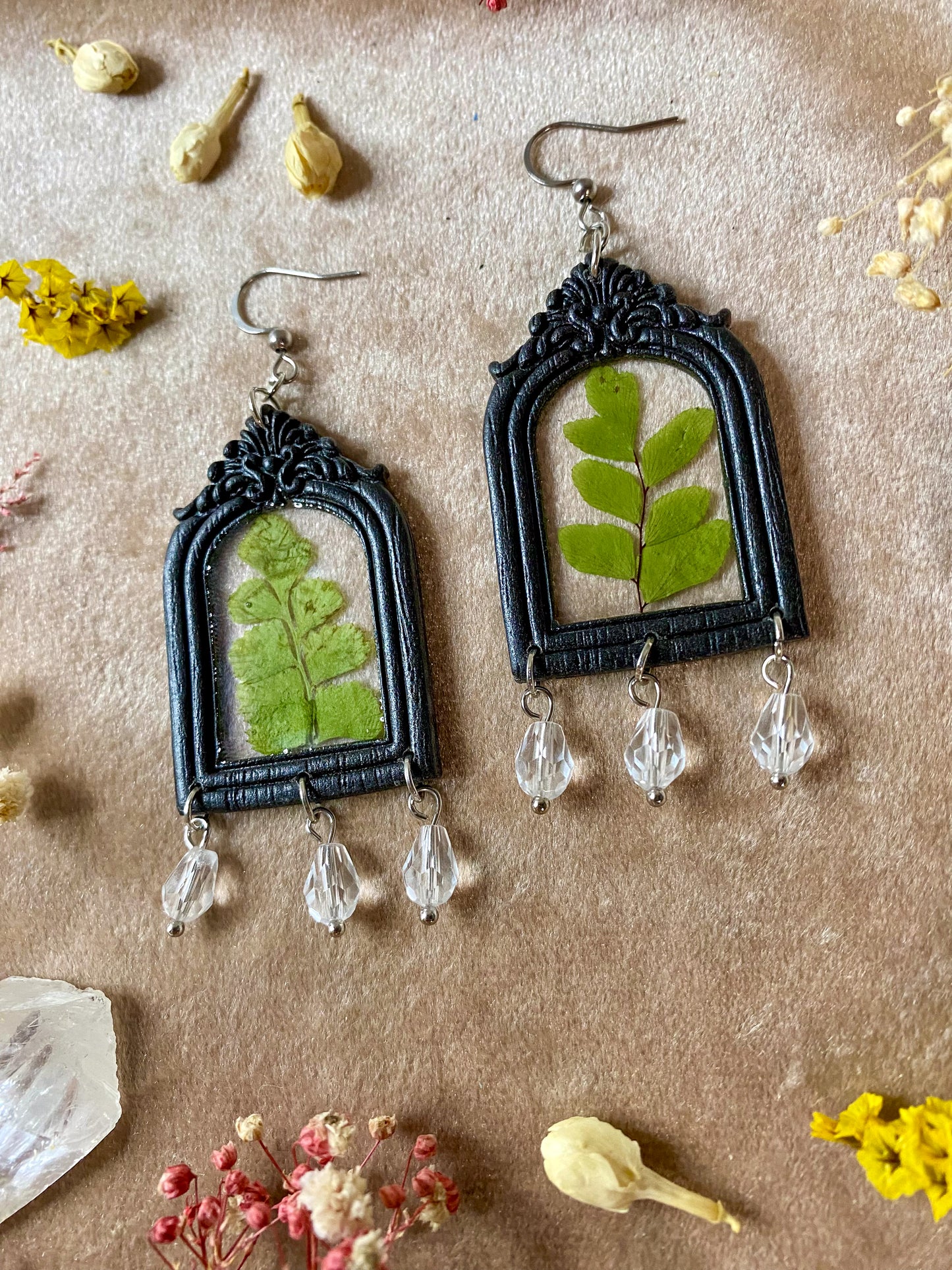 Black Arch Leafy Frame Earrings