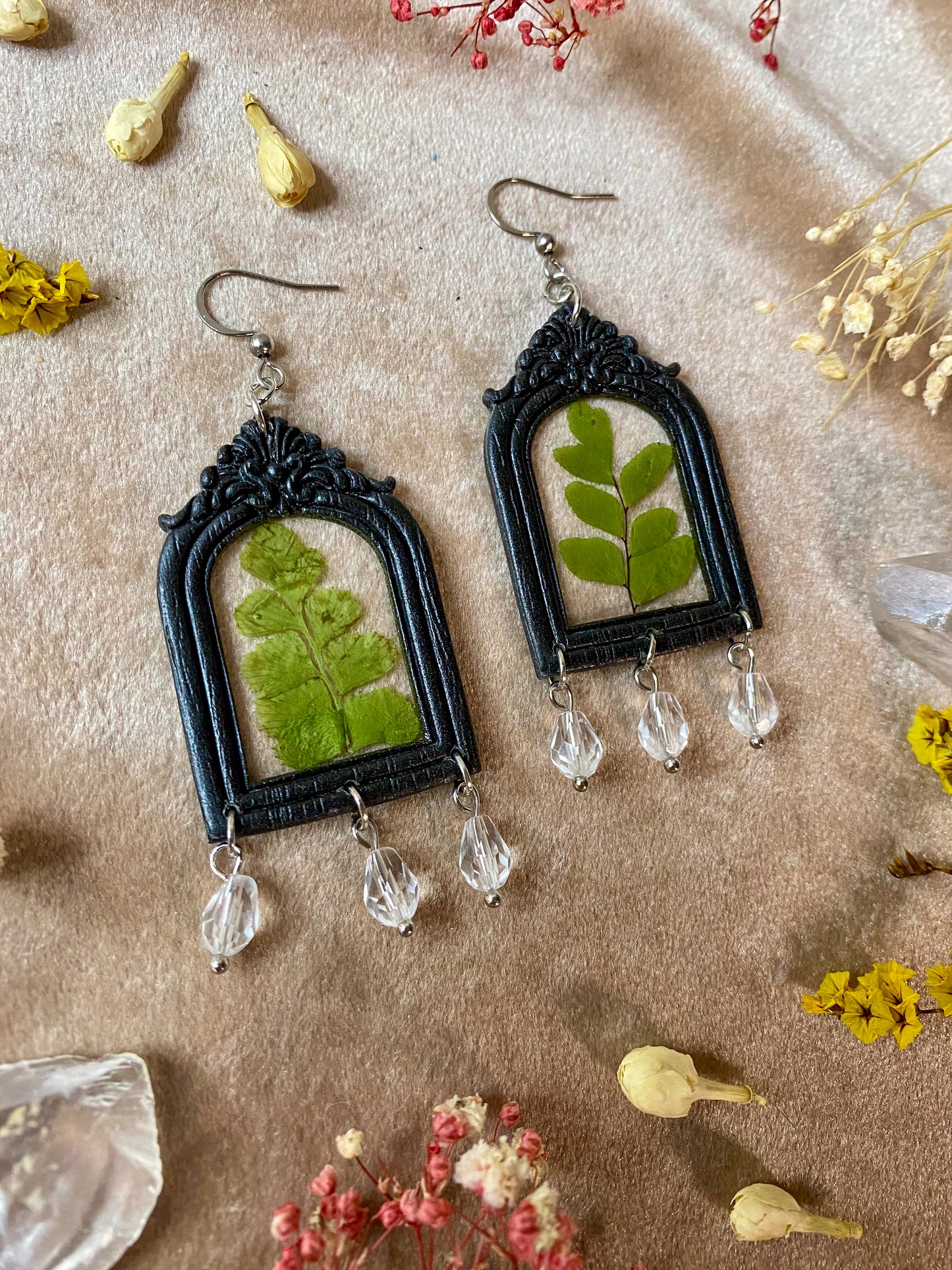 Black Arch Leafy Frame Earrings