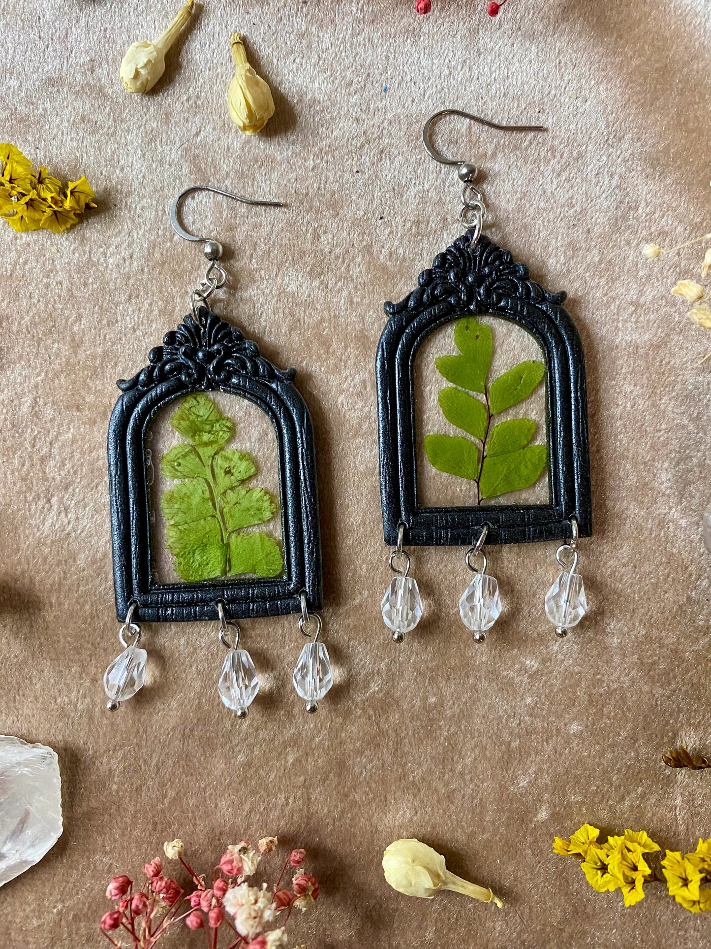 Black Arch Leafy Frame Earrings